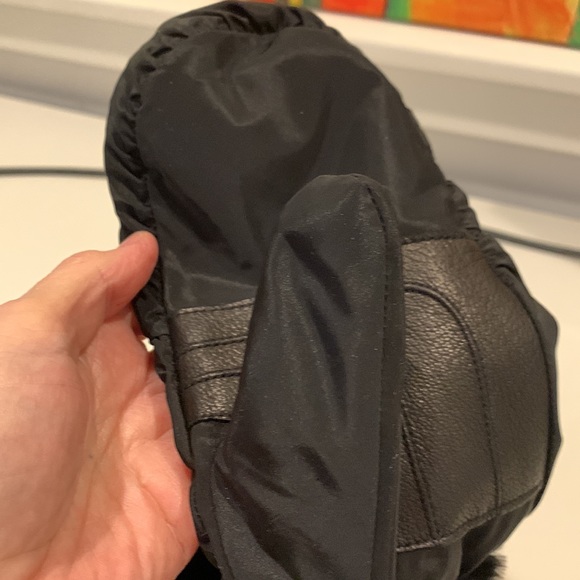 UGG women’s nylon mittens - Picture 4 of 6